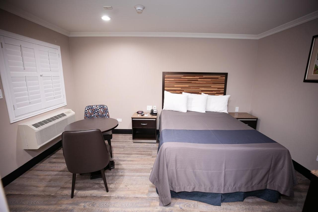 Diamond Bell Inn & Suites Exterior photo