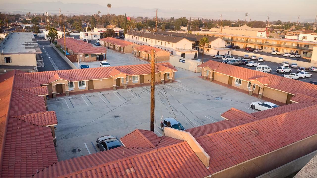 Diamond Bell Inn & Suites Exterior photo