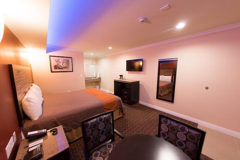 Diamond Bell Inn & Suites Exterior photo