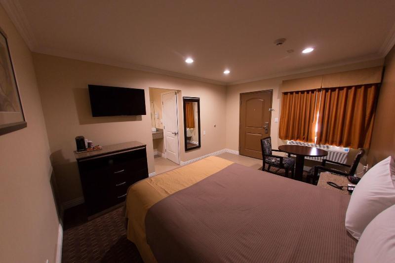 Diamond Bell Inn & Suites Exterior photo