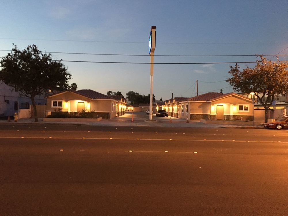Diamond Bell Inn & Suites Exterior photo