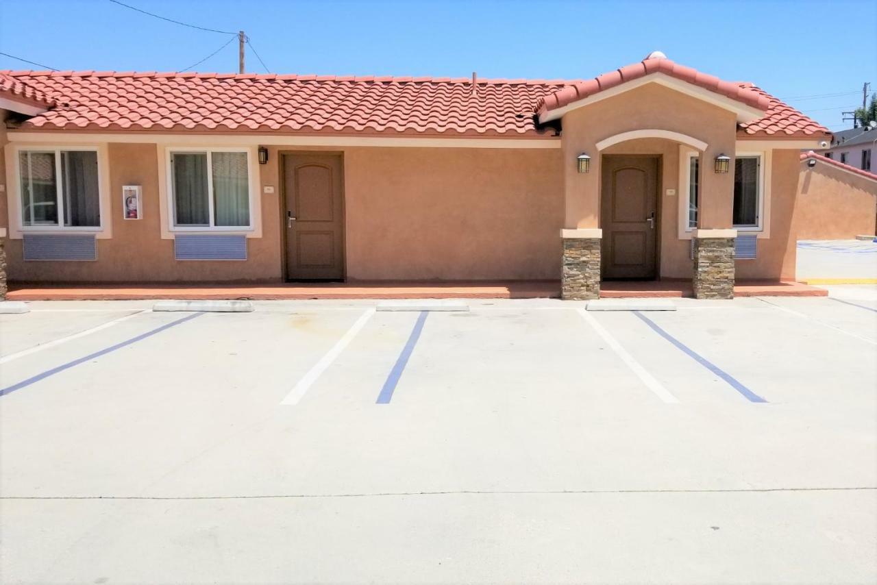 Diamond Bell Inn & Suites Exterior photo