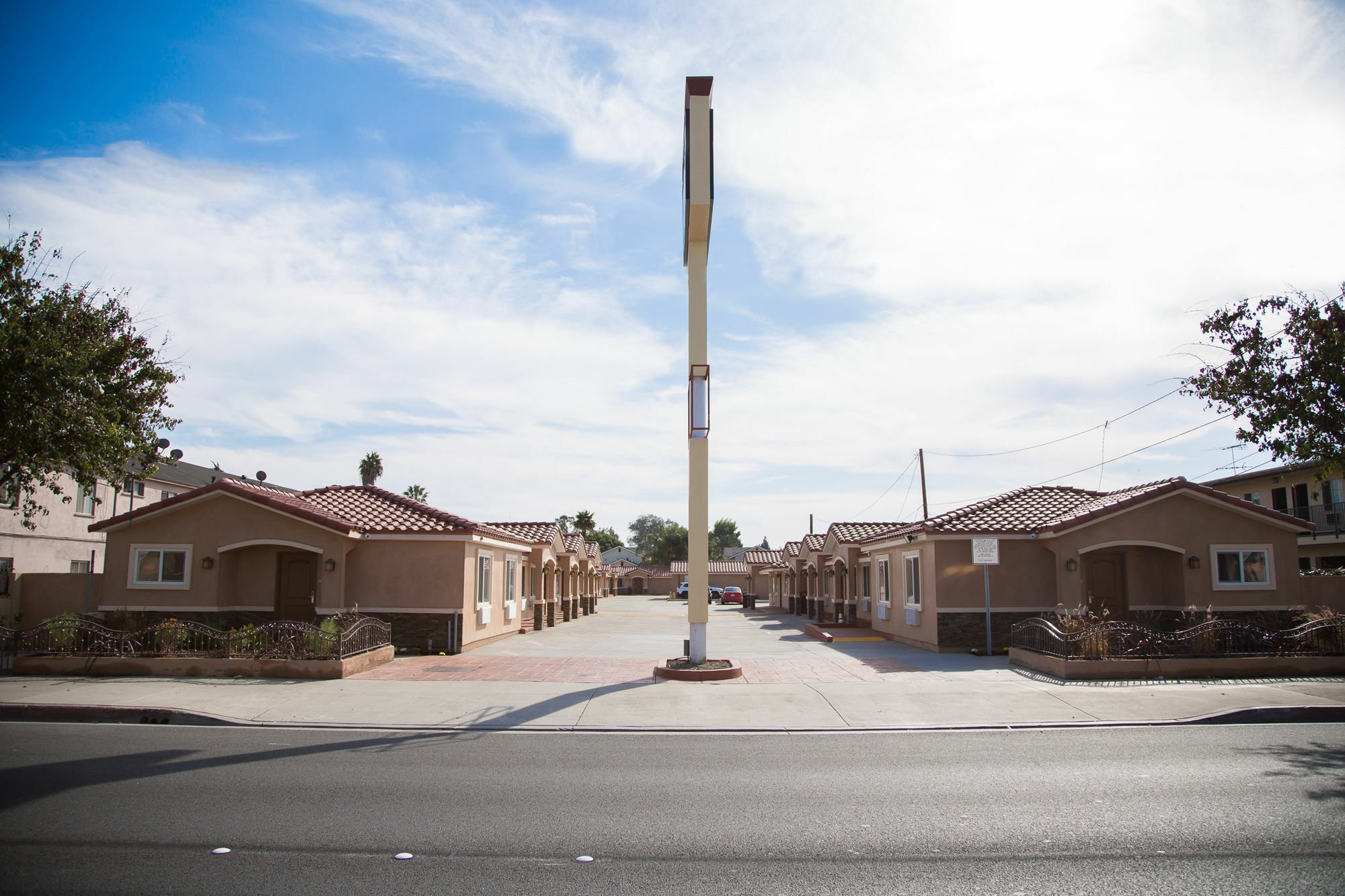 Diamond Bell Inn & Suites Exterior photo