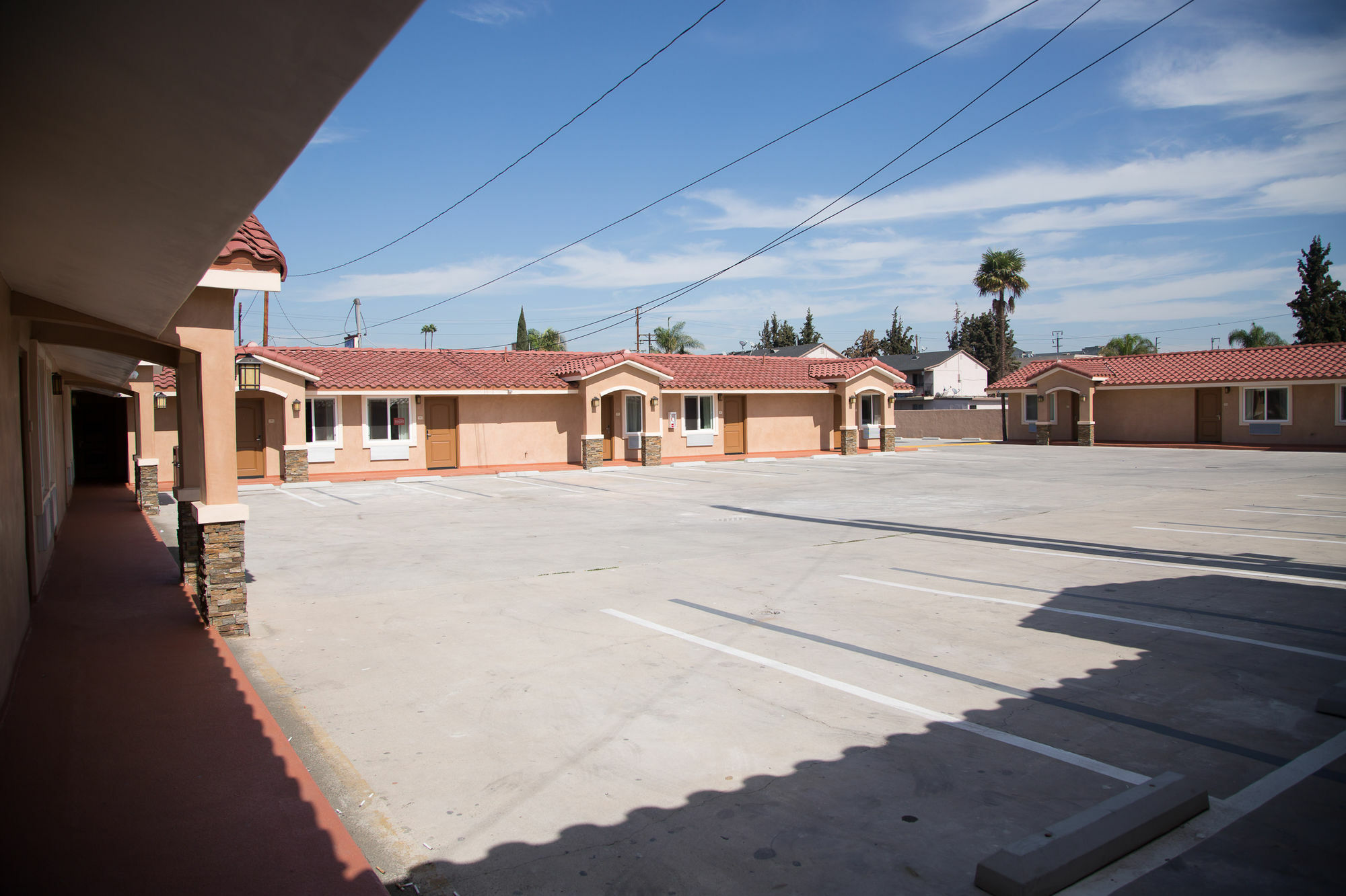 Diamond Bell Inn & Suites Exterior photo